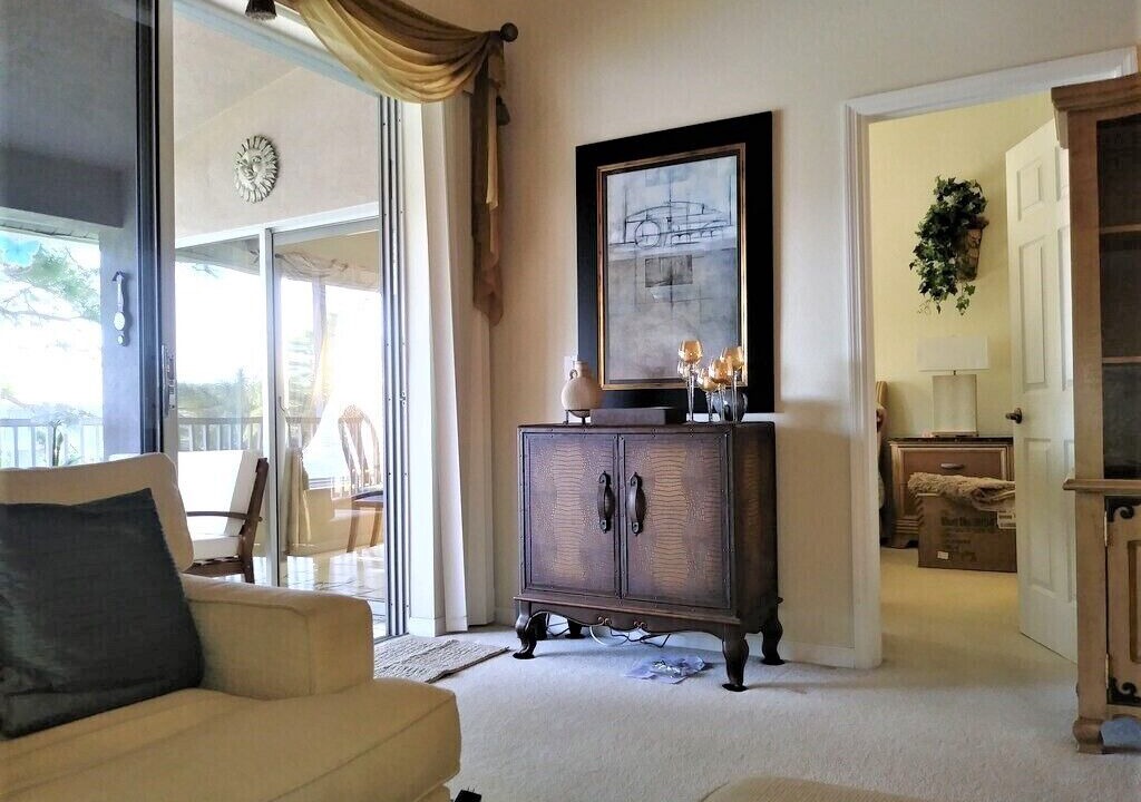 Photo of Livingroom in Imperial Golf Estates
