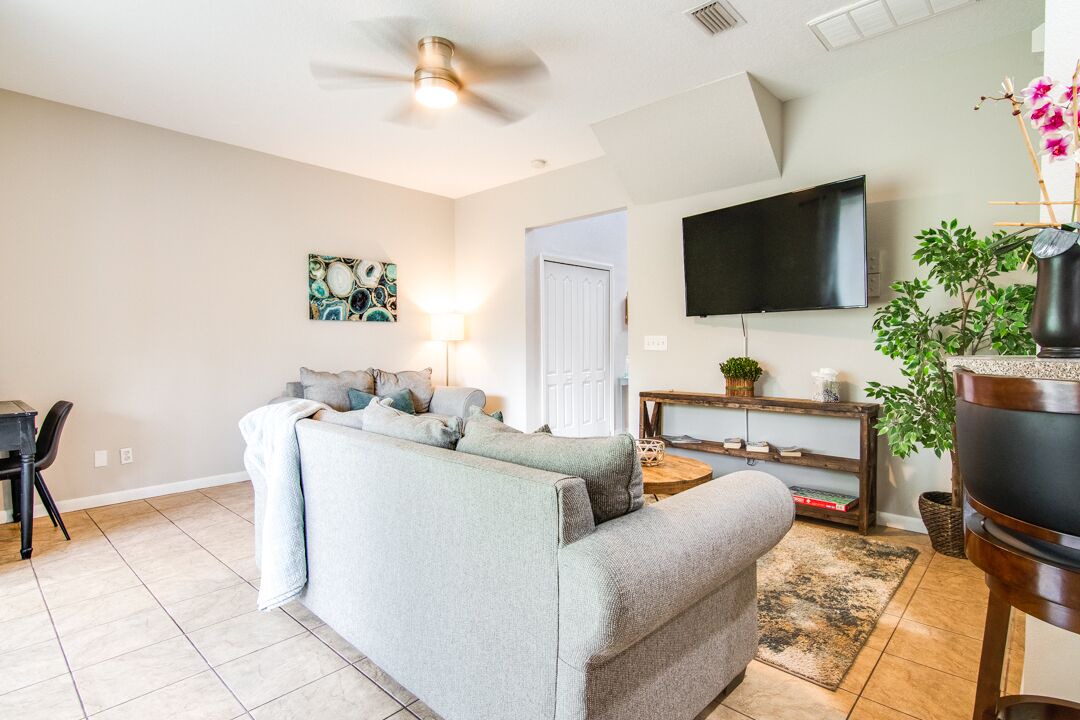 Photo of Livingroom in Bearss Plaza