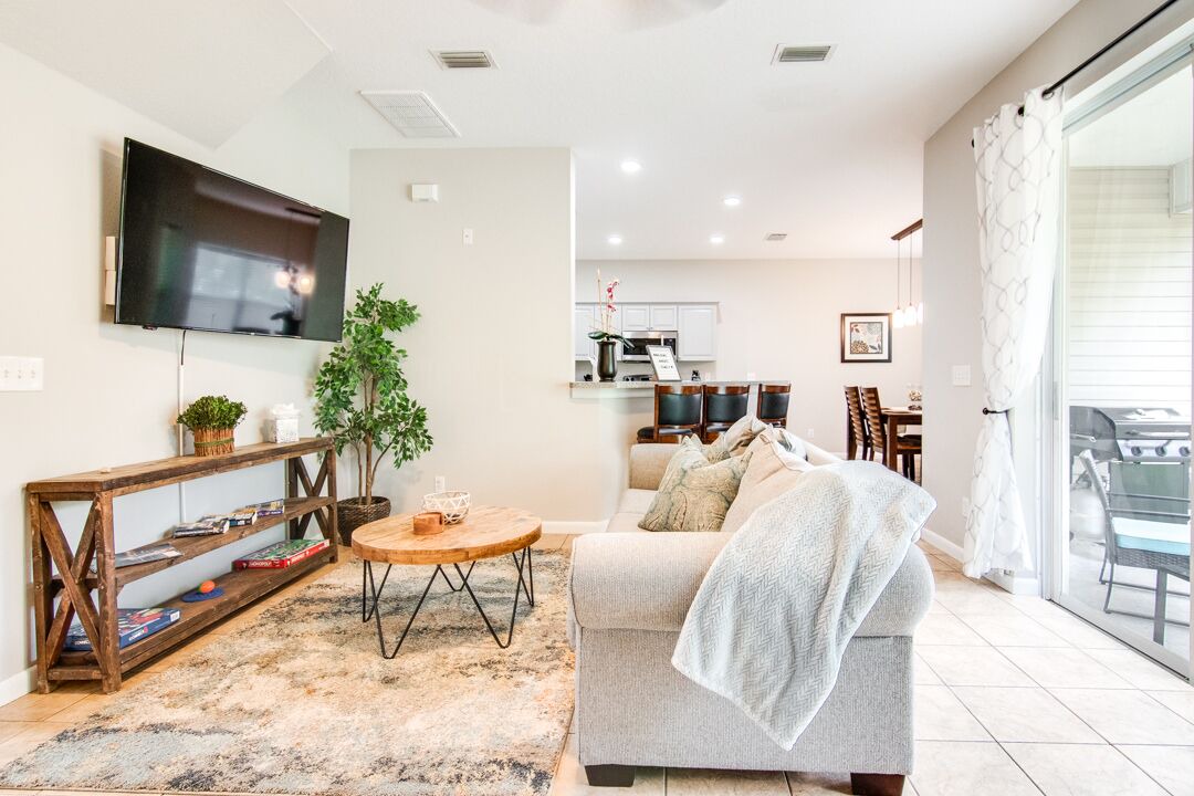 Photo of Livingroom in Bearss Plaza
