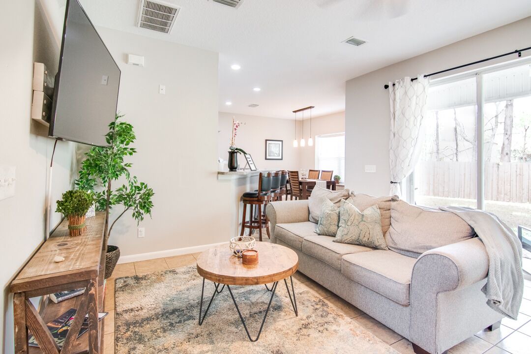 Photo of Livingroom in Bearss Plaza