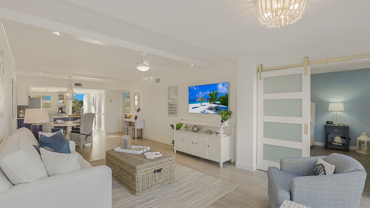 Photo of Livingroom in Vanderbilt Beach