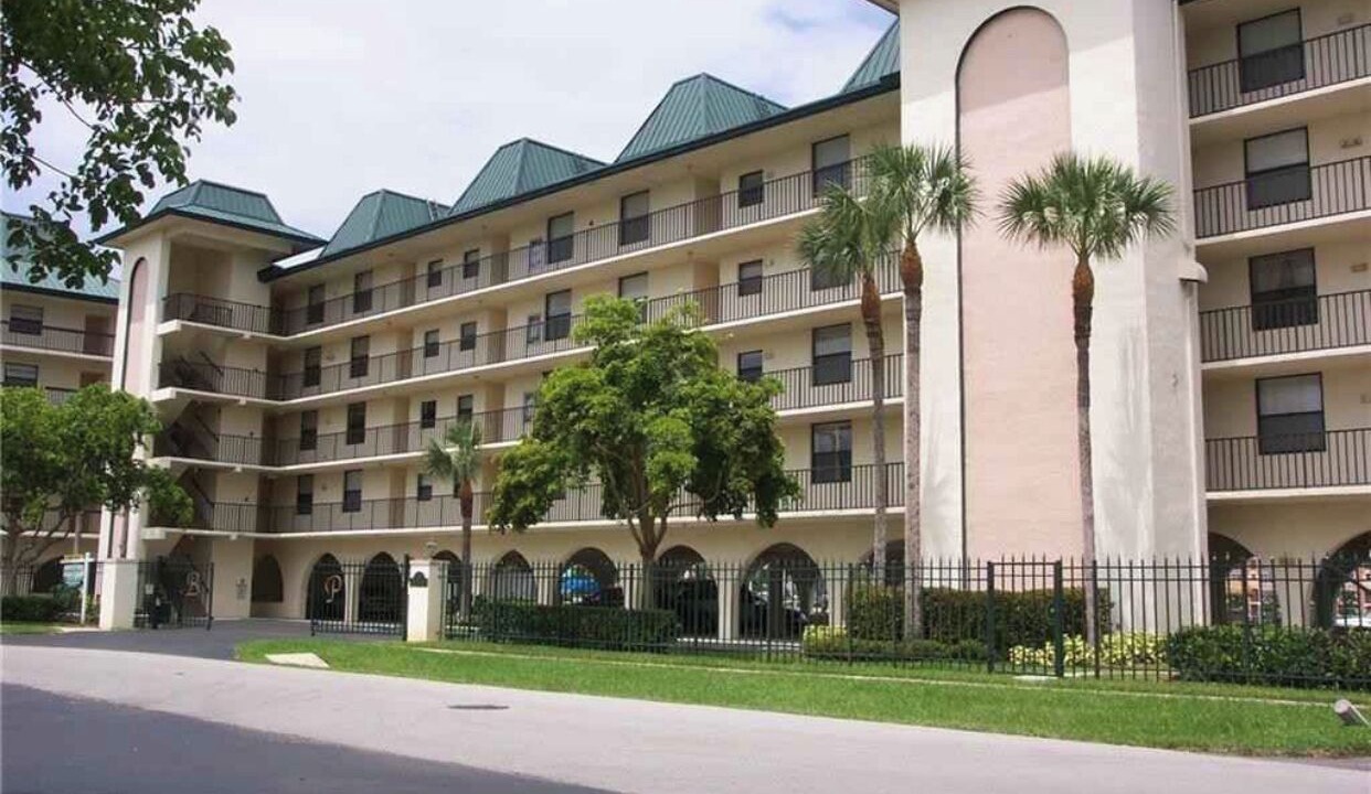 Photo of Outdoor in Vanderbilt Beach