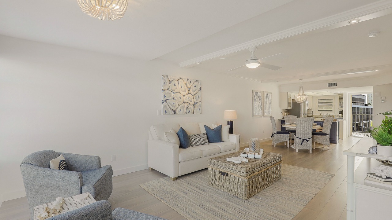 Photo of Livingroom in Vanderbilt Beach