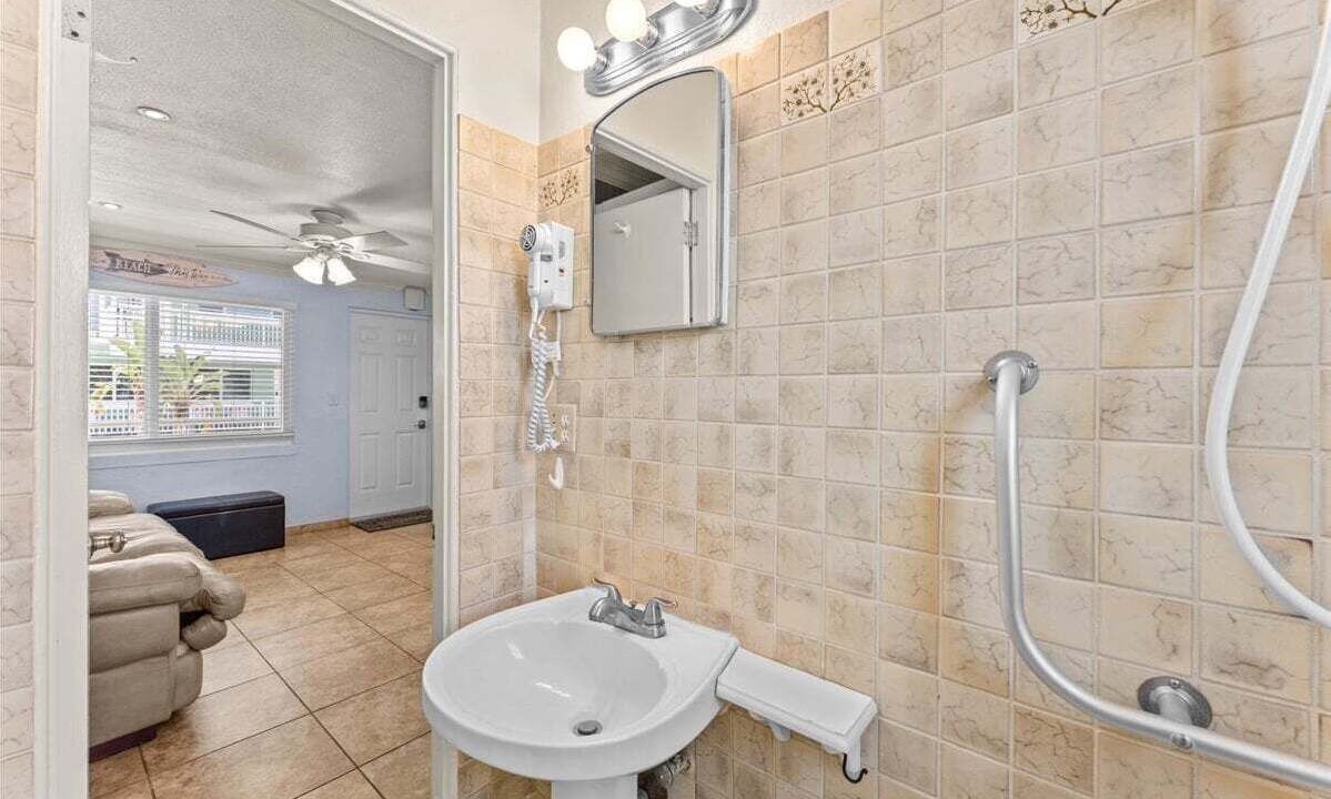 Photo of Bathroom in Treasure Island