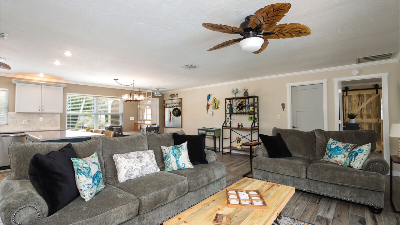 Photo of Livingroom in Manatee Bay