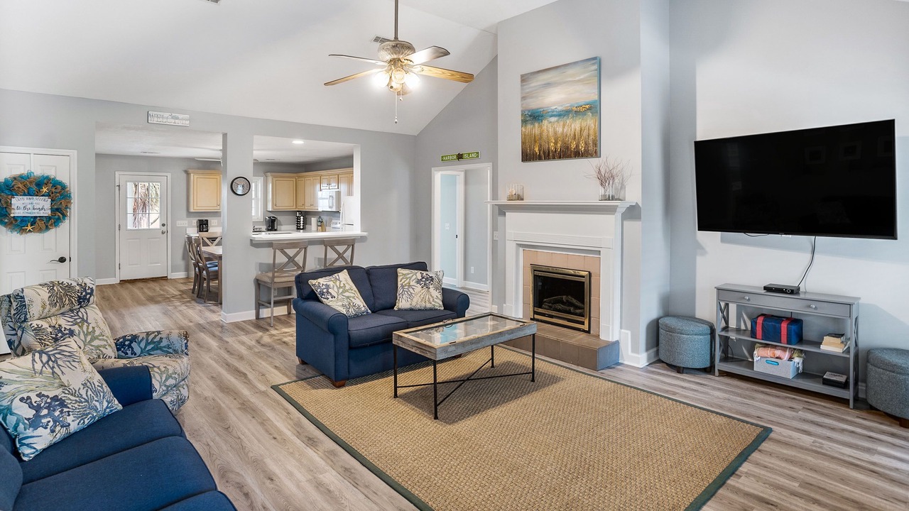 Photo of Livingroom in Oceanmarsh Subdivision