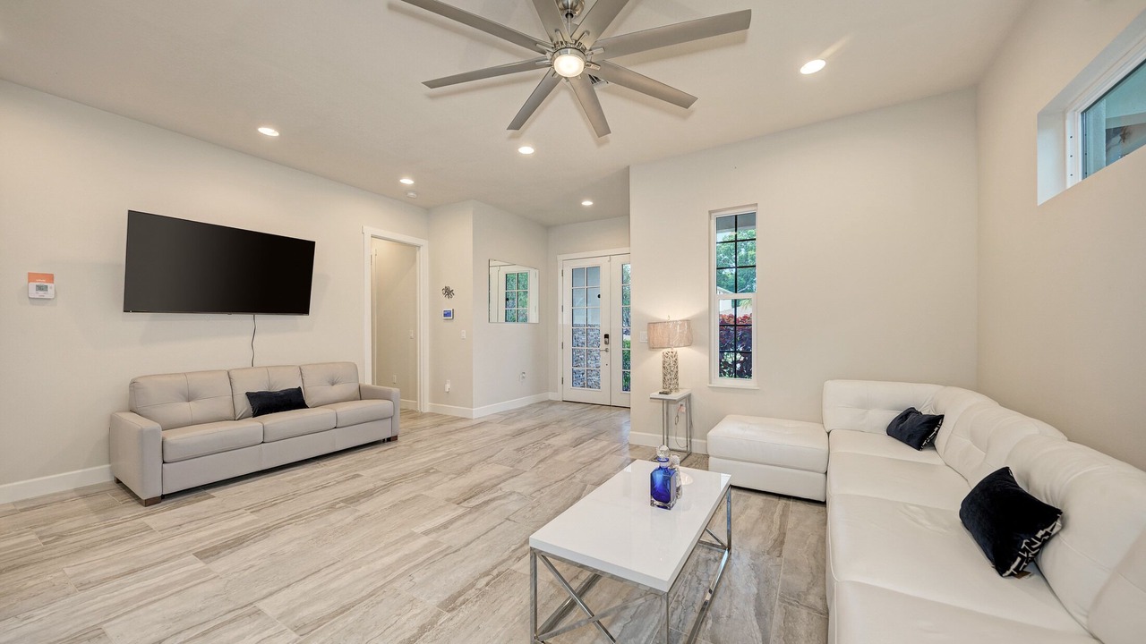 Photo of Livingroom in Gillespie Park