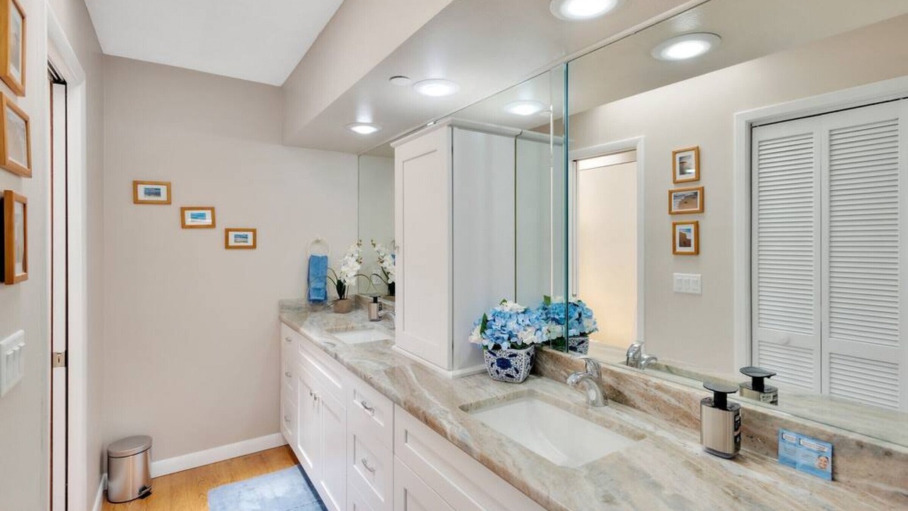 Photo of Bathroom in Lakeview Village