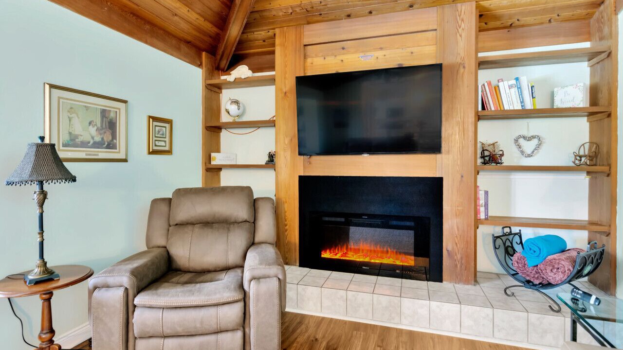 Photo of Livingroom in Lakeview Village