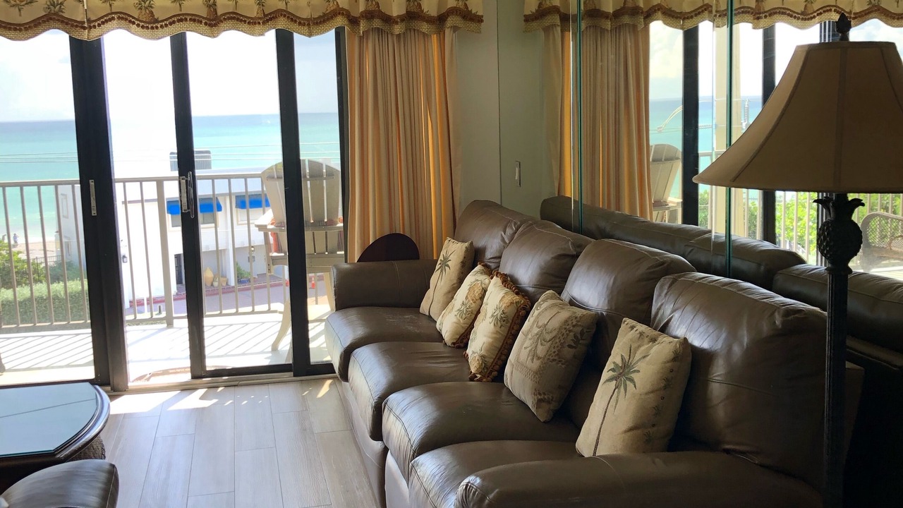 Photo of Livingroom in Juno Beach