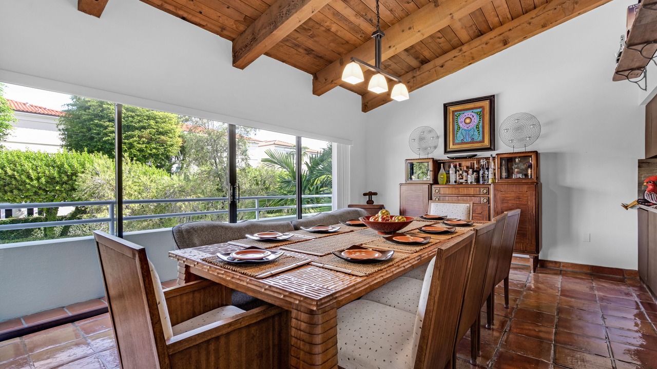 Photo of Livingroom in Northeast Coconut Grove