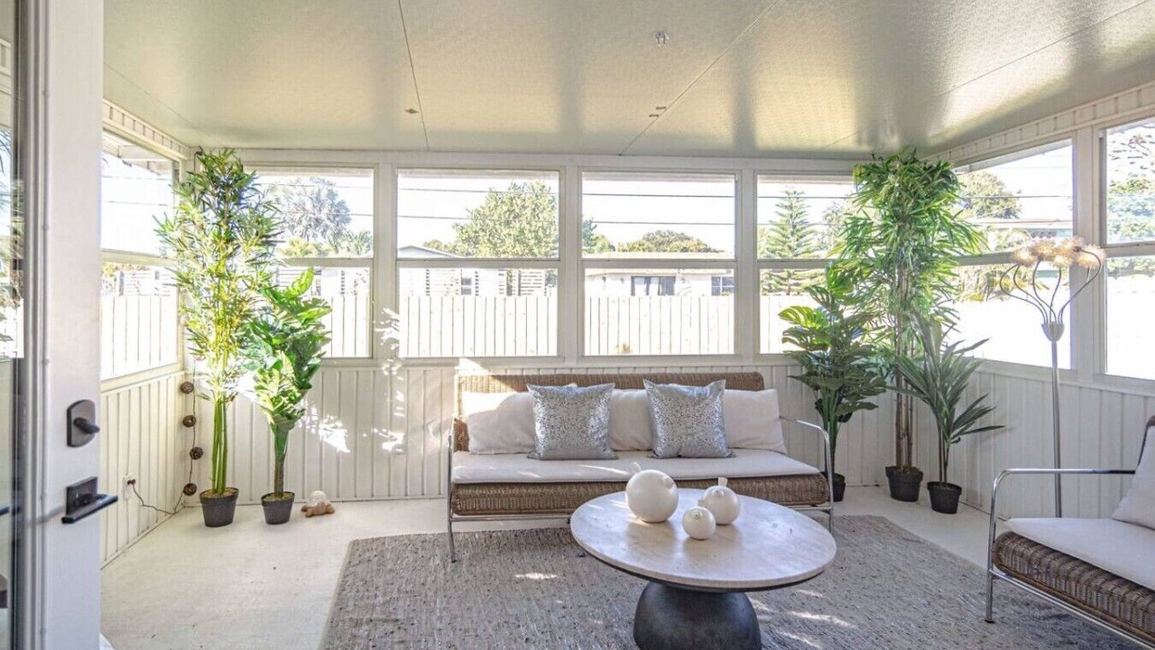 Photo of Livingroom in Golden Beach Estates