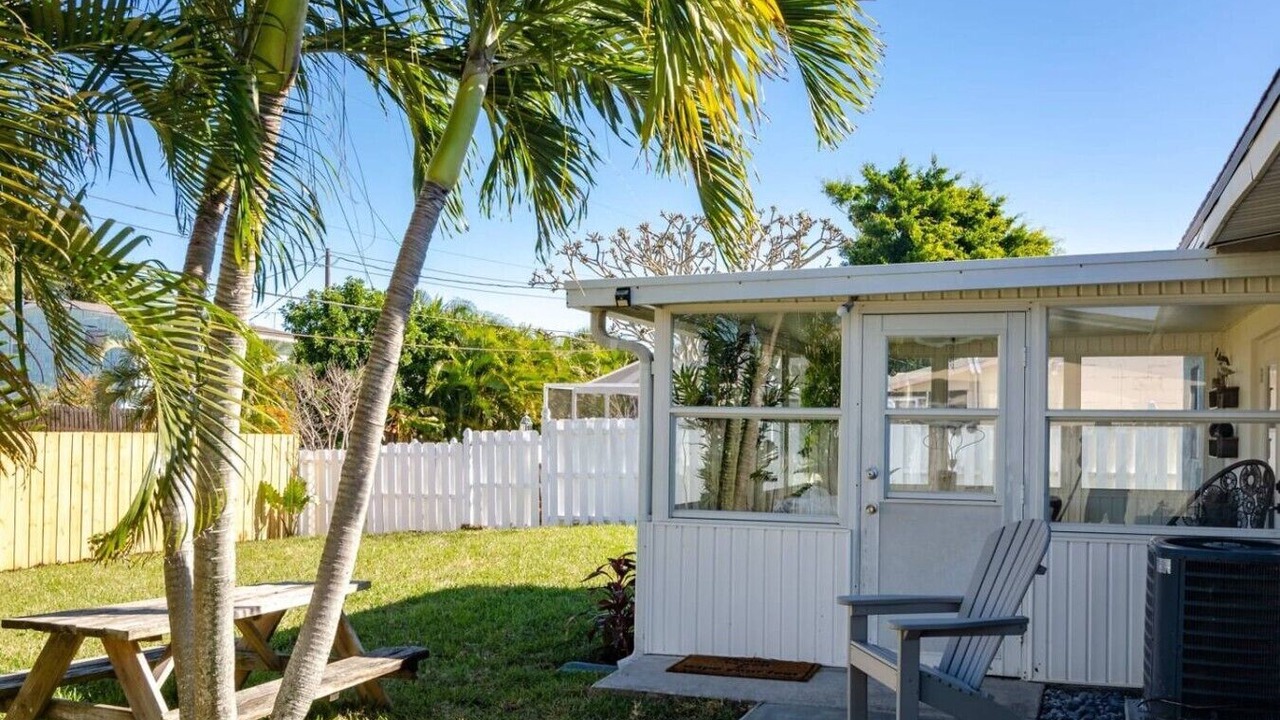Photo of Outdoor in Golden Beach Estates