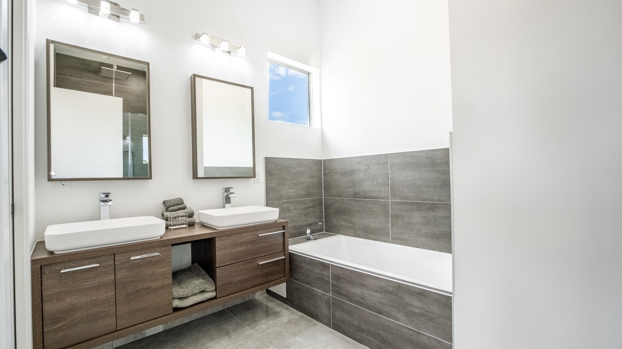 Photo of Bathroom in Coral Way