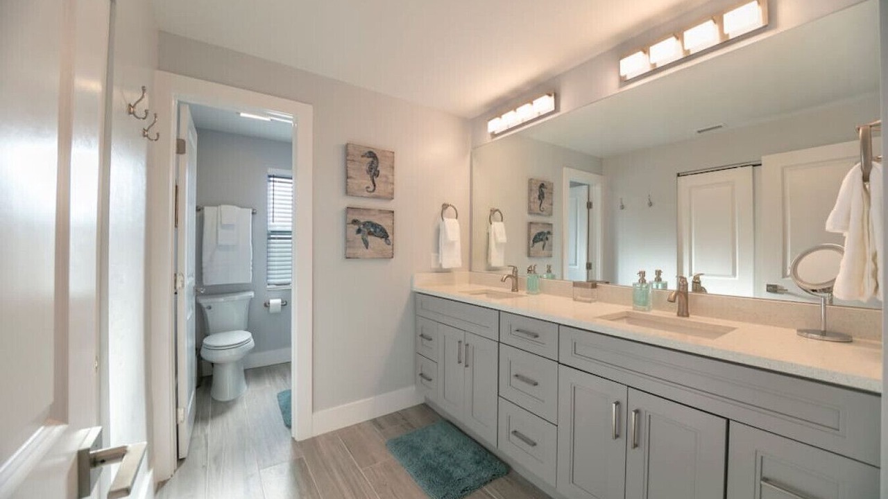 Photo of Bathroom in Mid Island