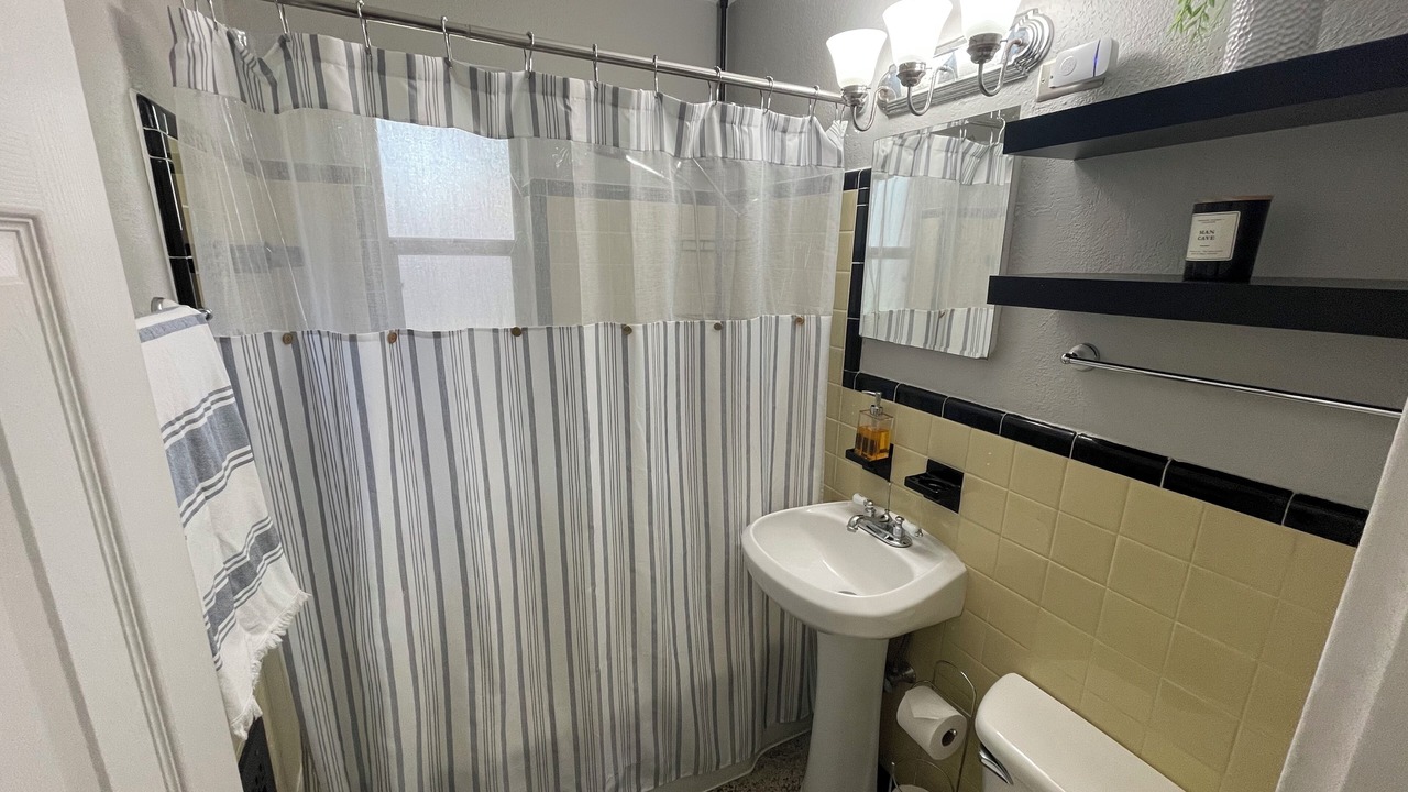 Photo of Bathroom in Indian Beach Sapphire Shores