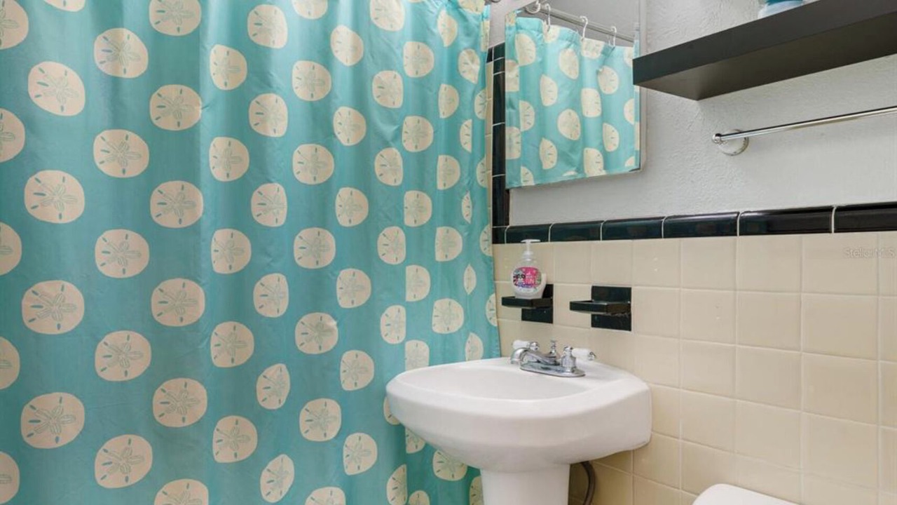 Photo of Bathroom in Indian Beach Sapphire Shores