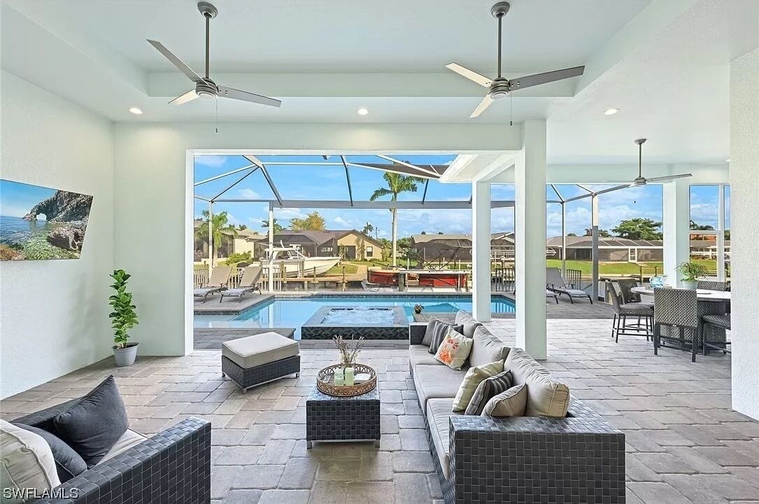 Photo of Outdoor in Pelican