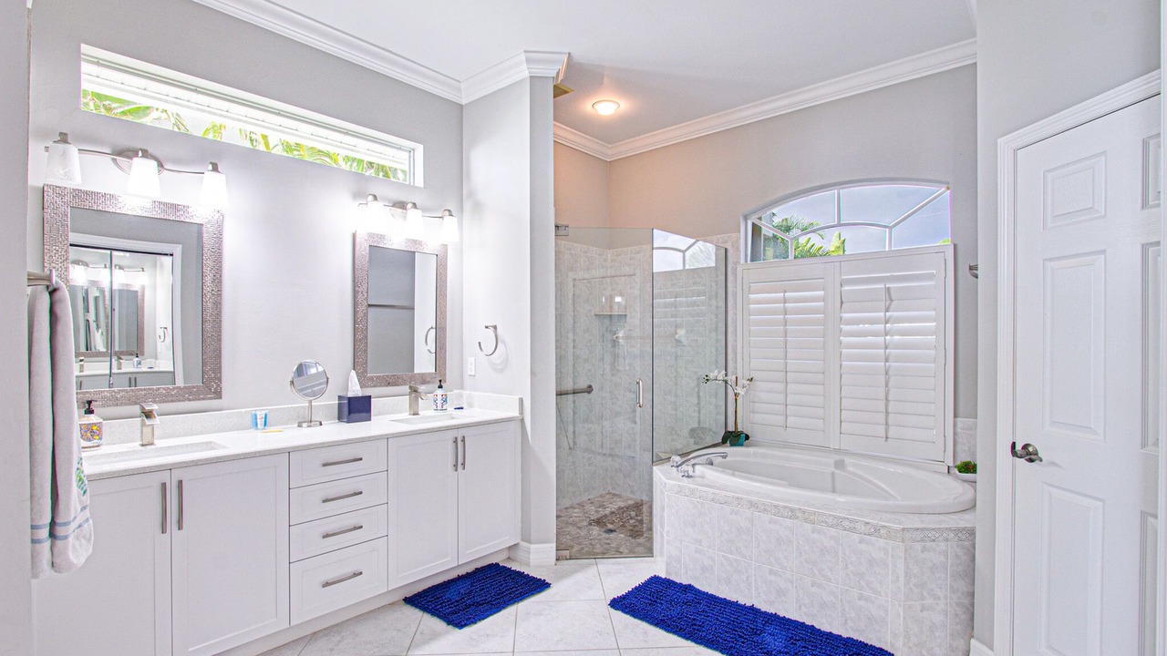Photo of Bathroom in Caloosahatchee
