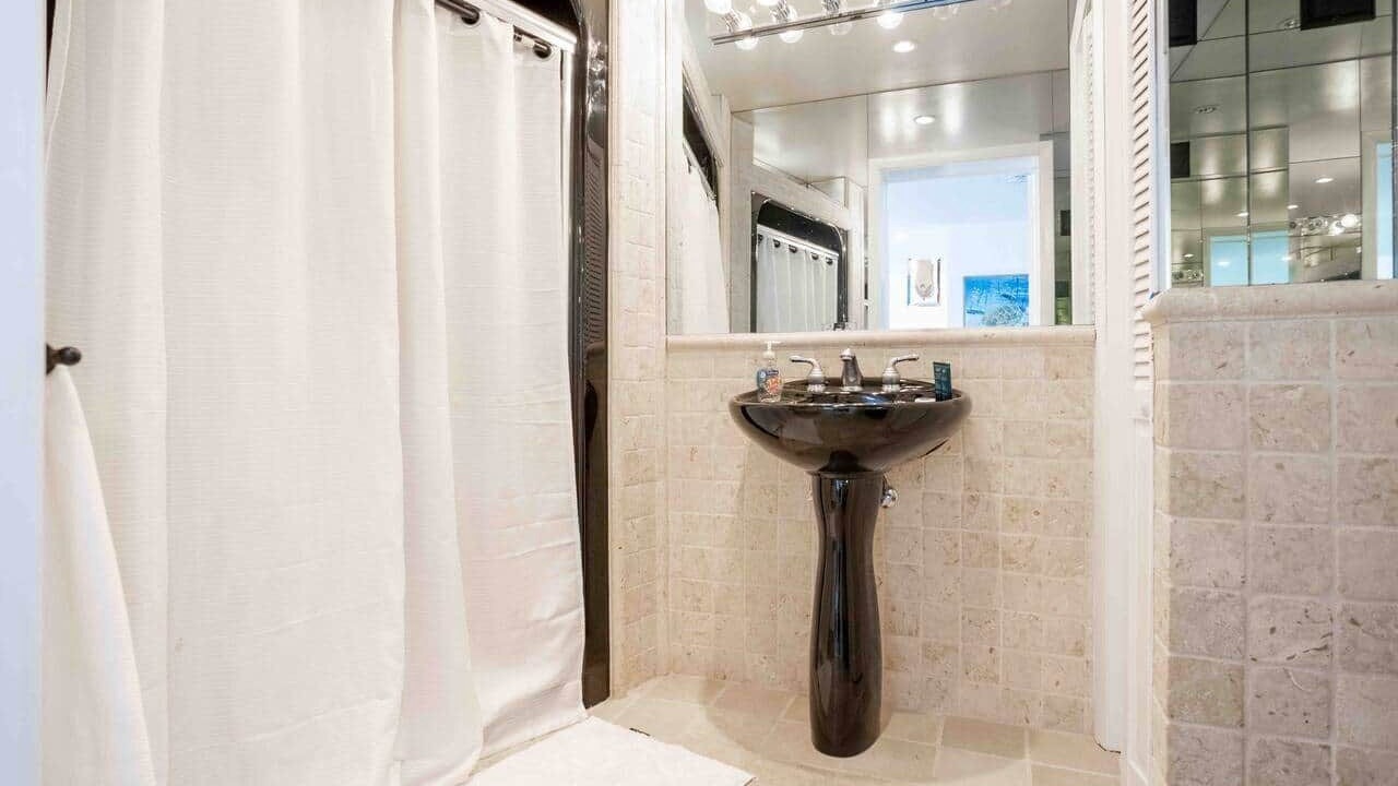 Photo of Bathroom in Marathon