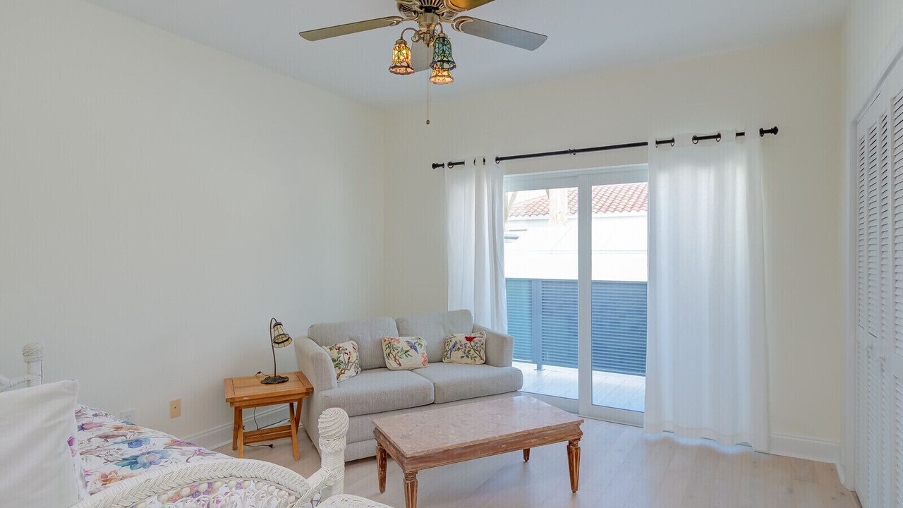 Photo of Livingroom in Old Naples