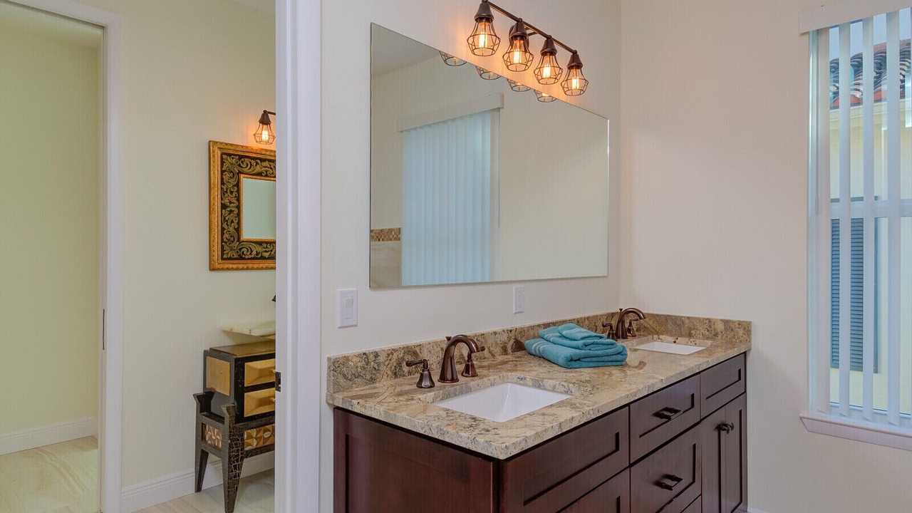 Photo of Bathroom in Old Naples