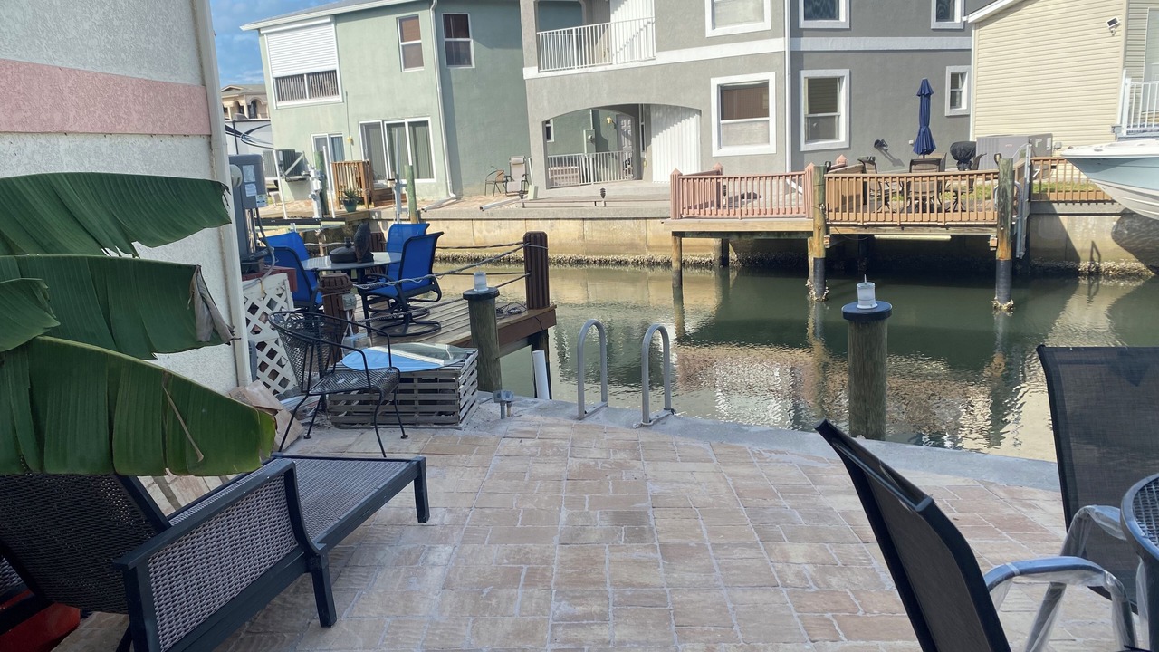 Photo of Patio Balcony in Nettles Island