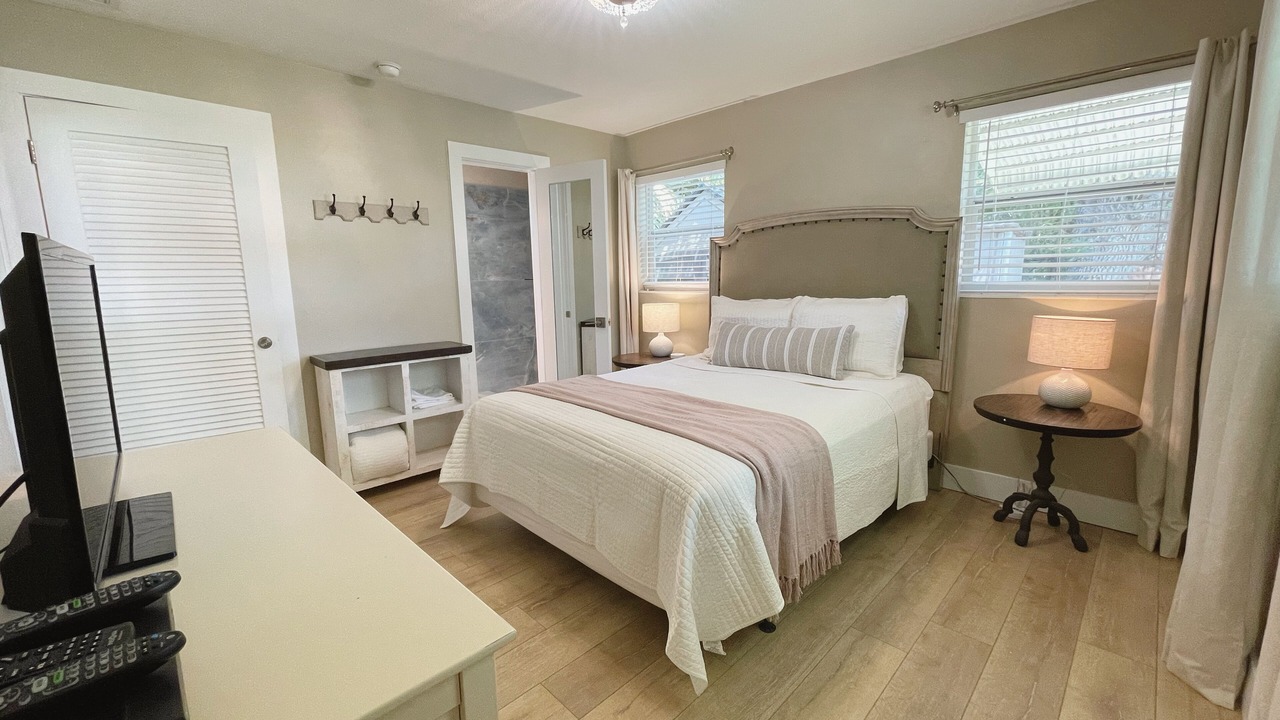 Photo of Bedroom in Lakeside Point