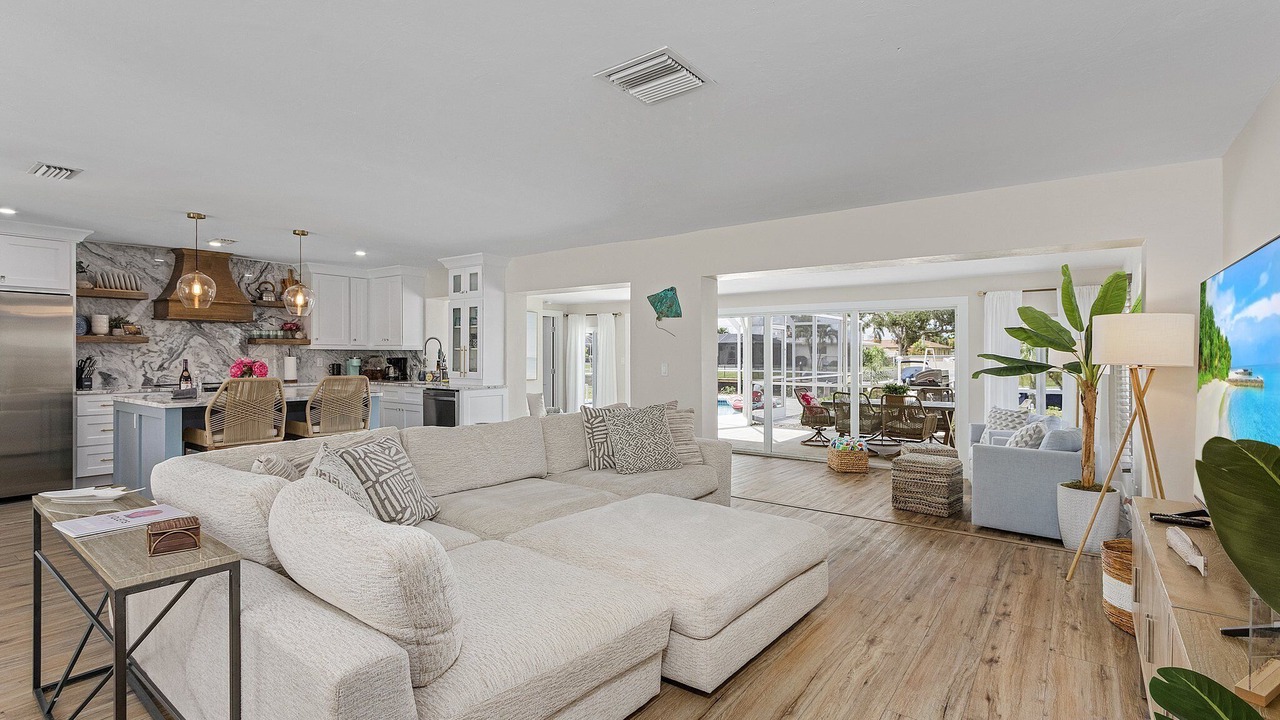 Photo of Livingroom in Yacht Club