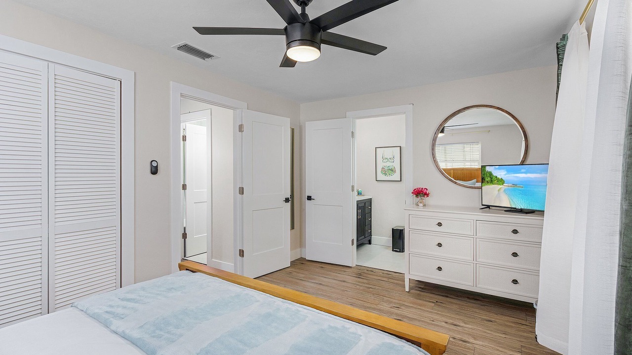 Photo of Bedroom in Yacht Club