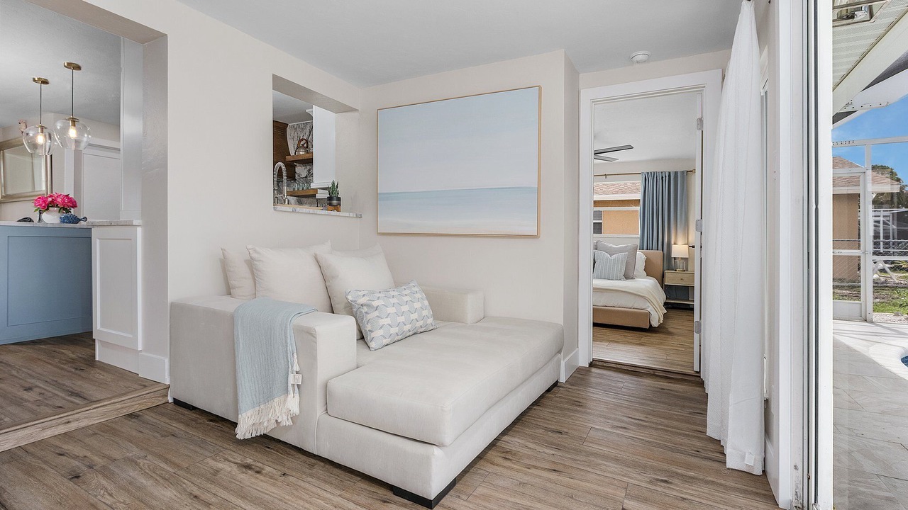 Photo of Livingroom in Yacht Club