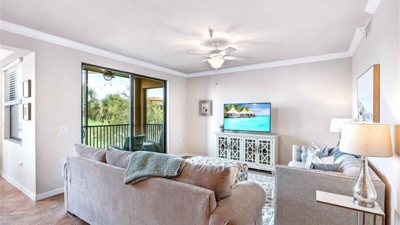 Photo of Livingroom in Naples