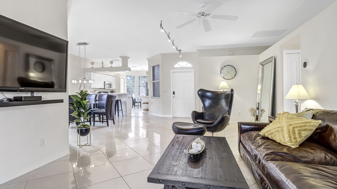 Photo of Livingroom in Central Naples