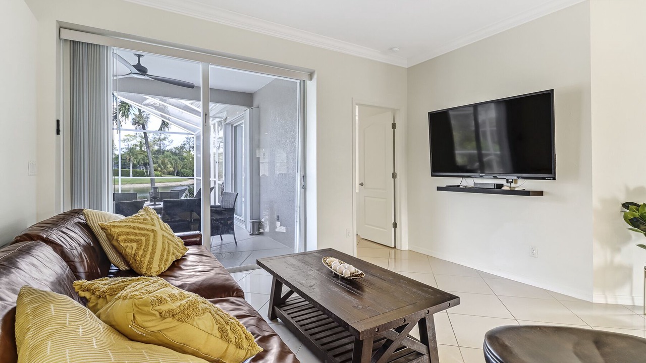 Photo of Livingroom in Central Naples