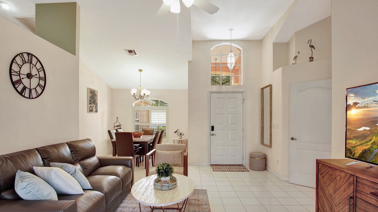 Photo of Livingroom in Central Naples
