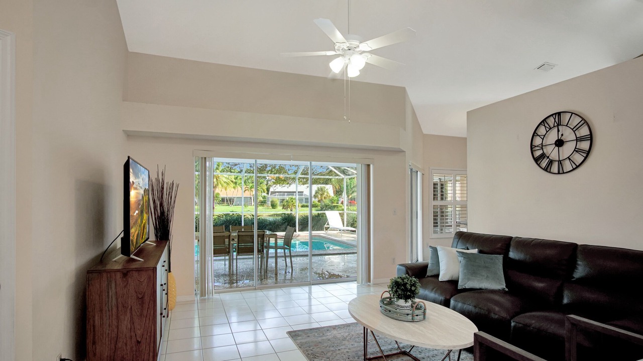 Photo of Livingroom in Central Naples