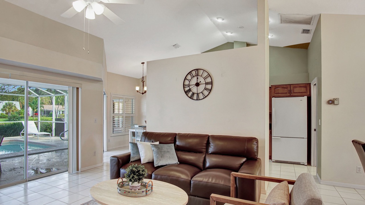 Photo of Livingroom in Central Naples