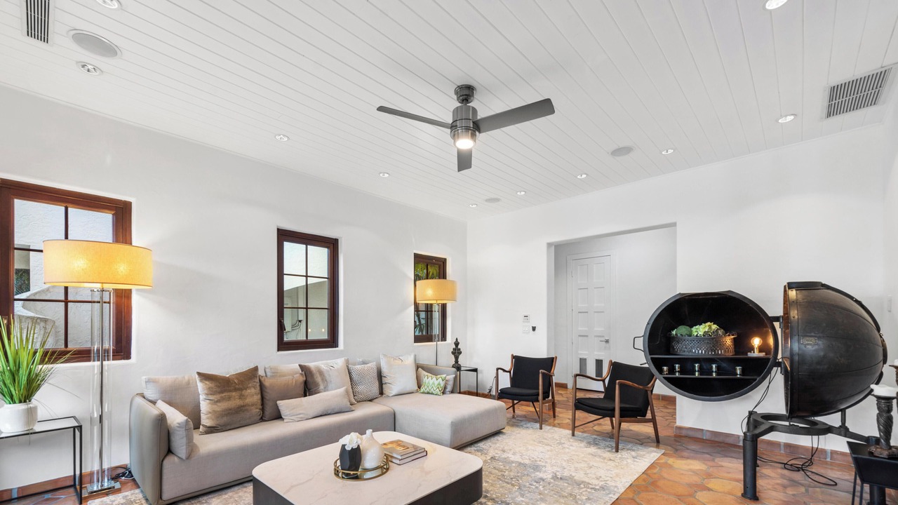 Photo of Livingroom in Northeast Miami