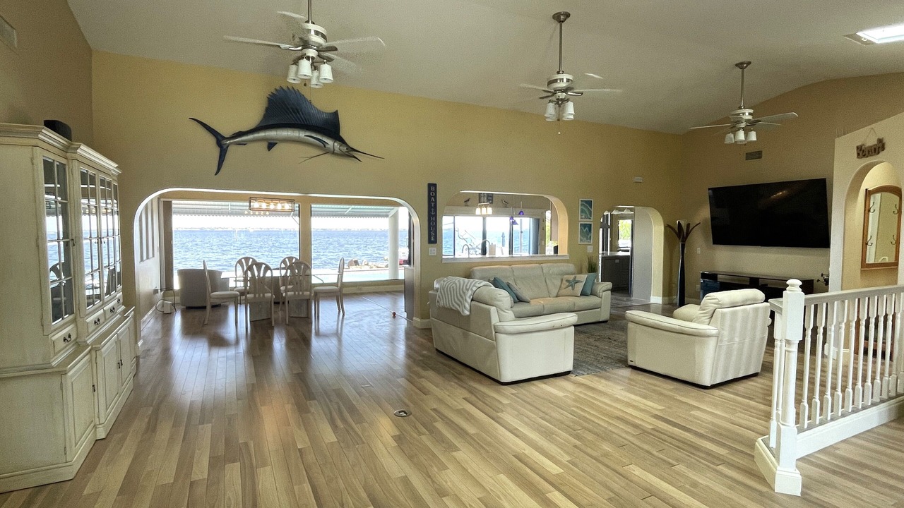 Photo of Livingroom in Caloosahatchee