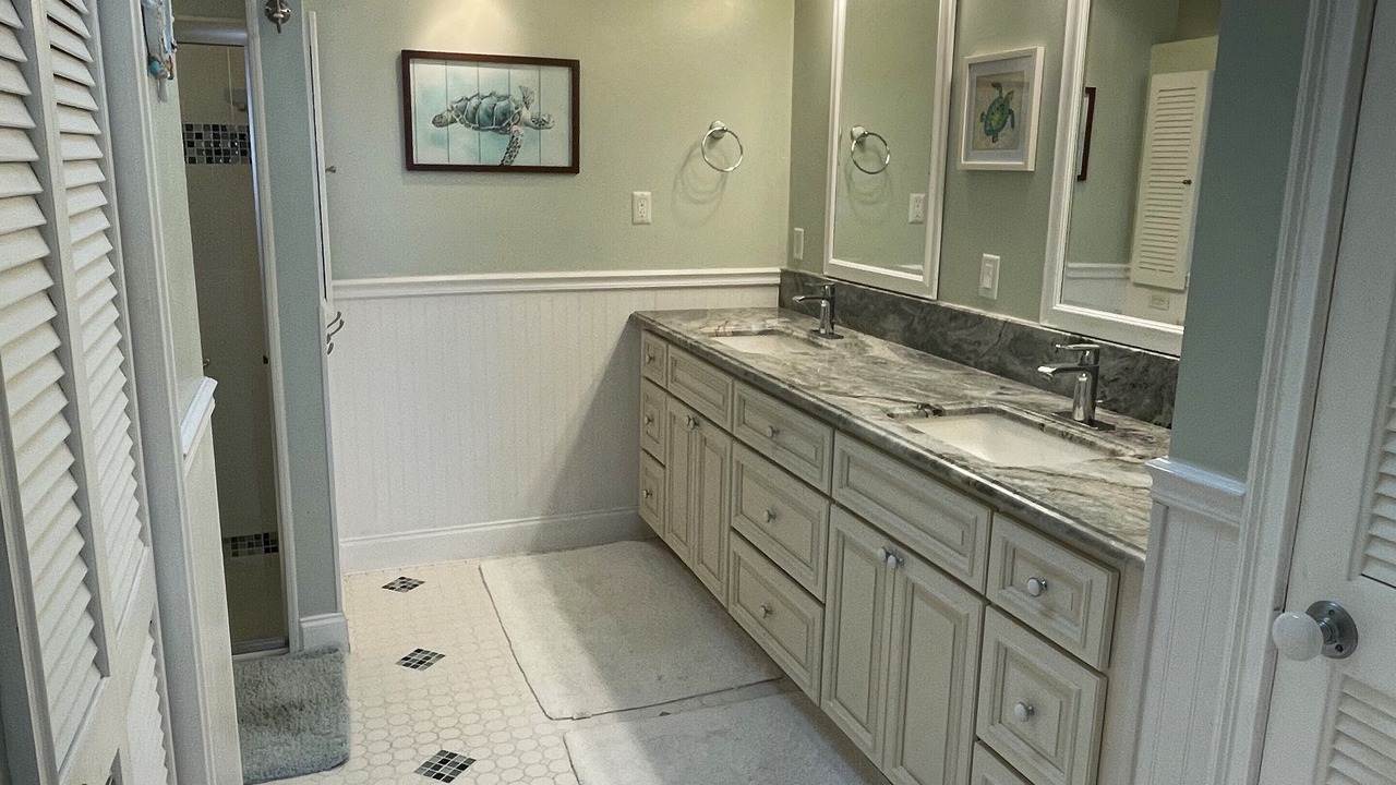 Photo of Bathroom in Caloosahatchee
