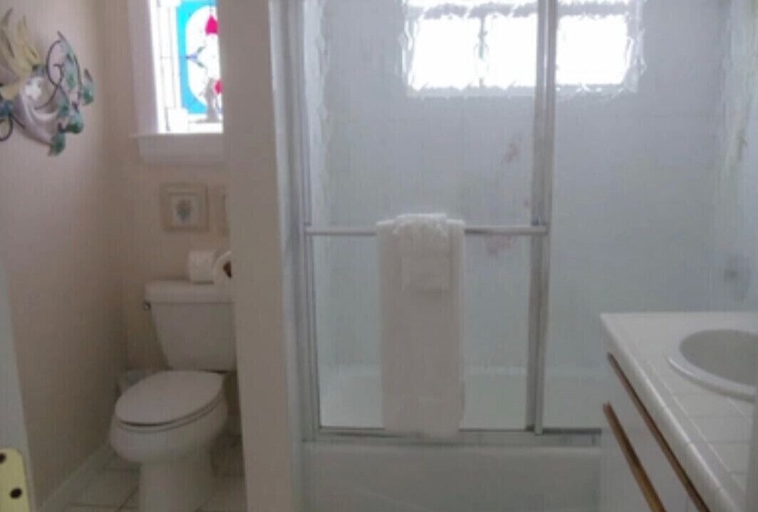 Photo of Bathroom in Marathon
