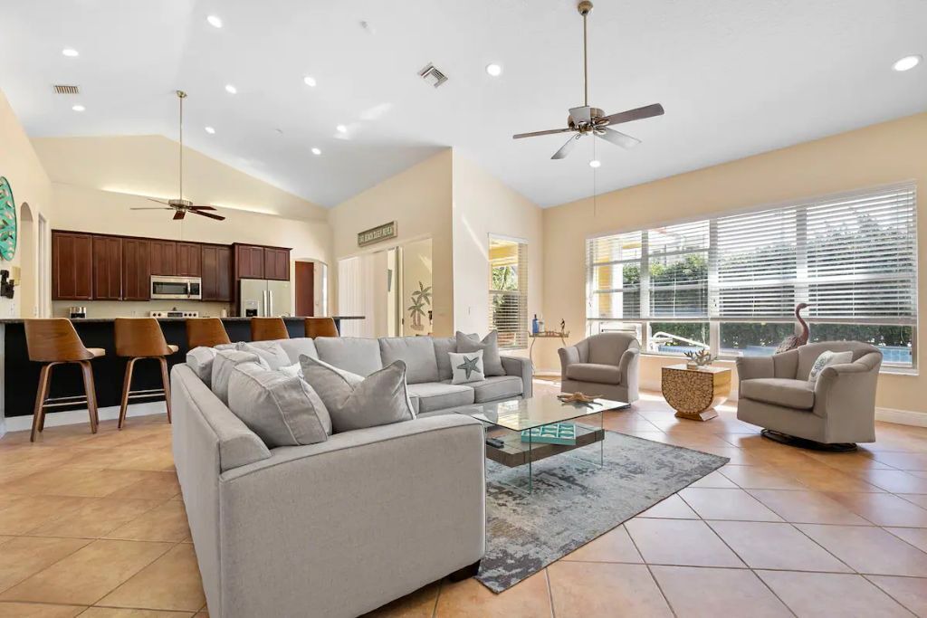 Photo of Livingroom in Singer Island