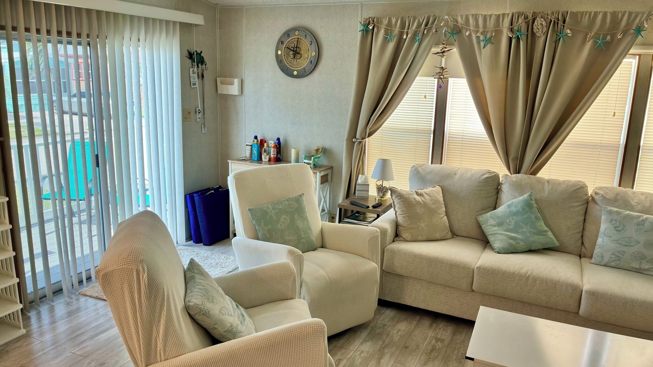 Photo of Livingroom in Hutchinson Island South