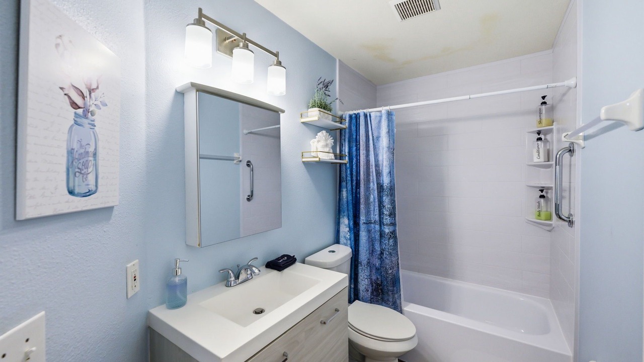 Photo of Bathroom in South Pointe of Tampa