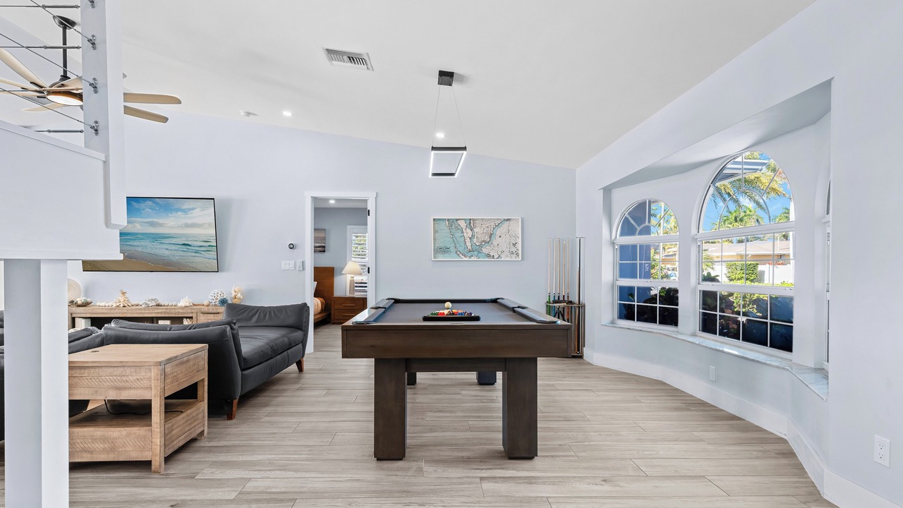 Photo of Livingroom in Yacht Club