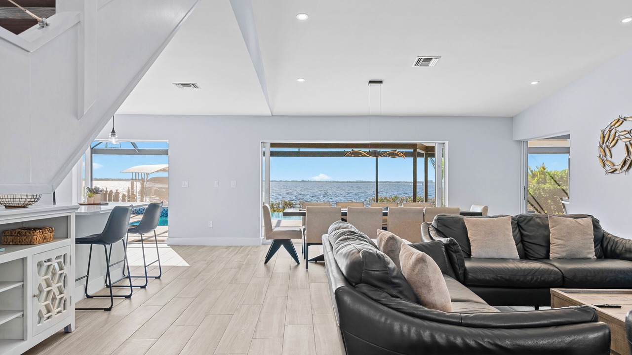 Photo of Livingroom in Yacht Club
