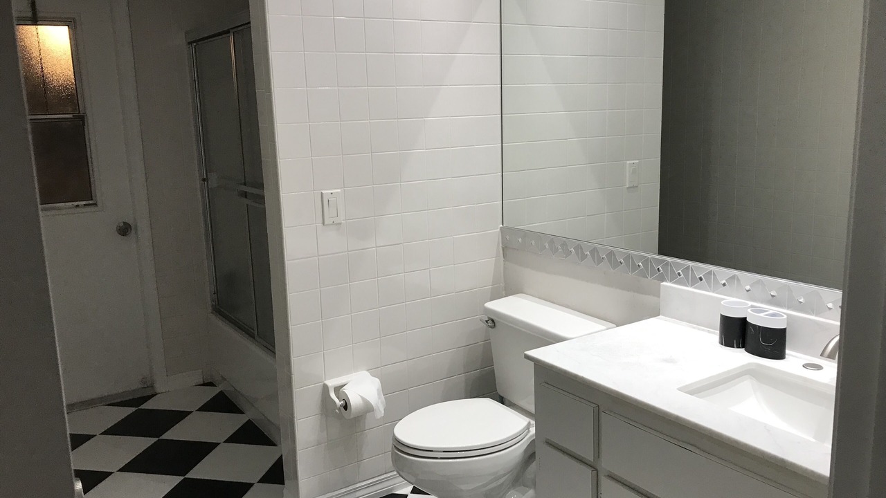 Photo of Bathroom in Joel