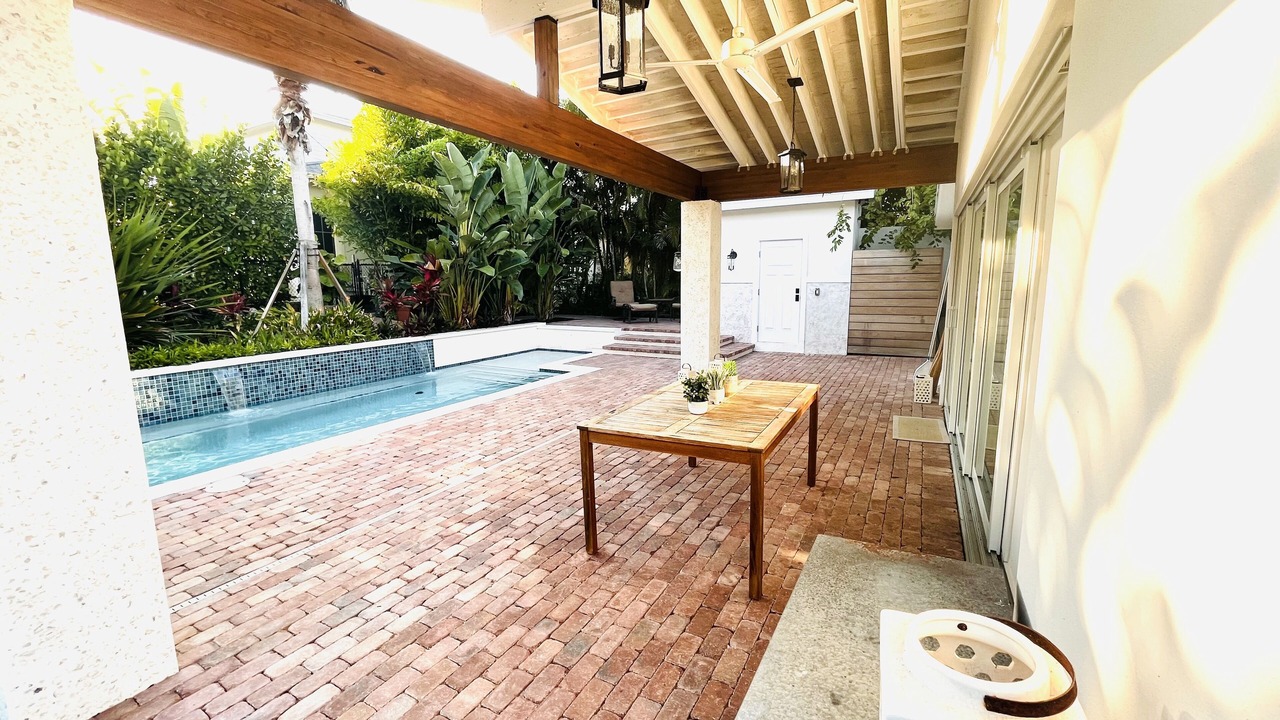 Photo of Outdoor in Central Naples