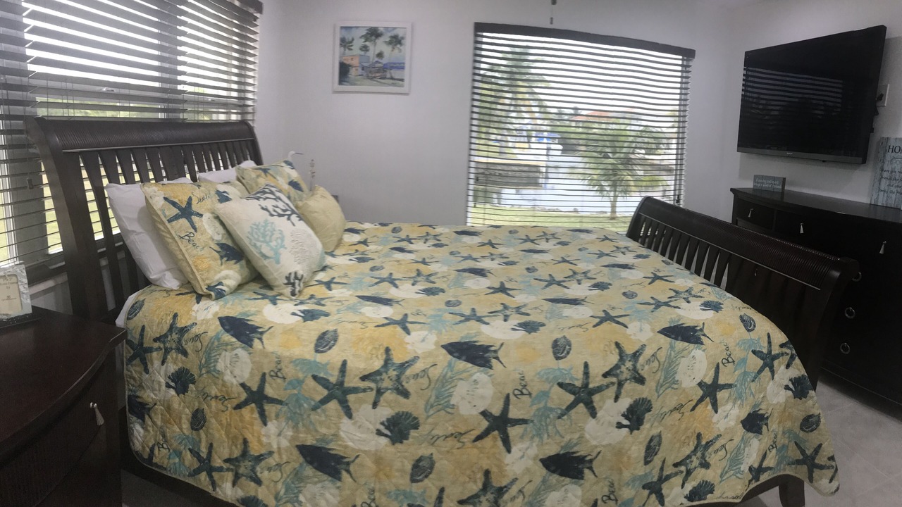 Photo of Bedroom in Big Pine Key