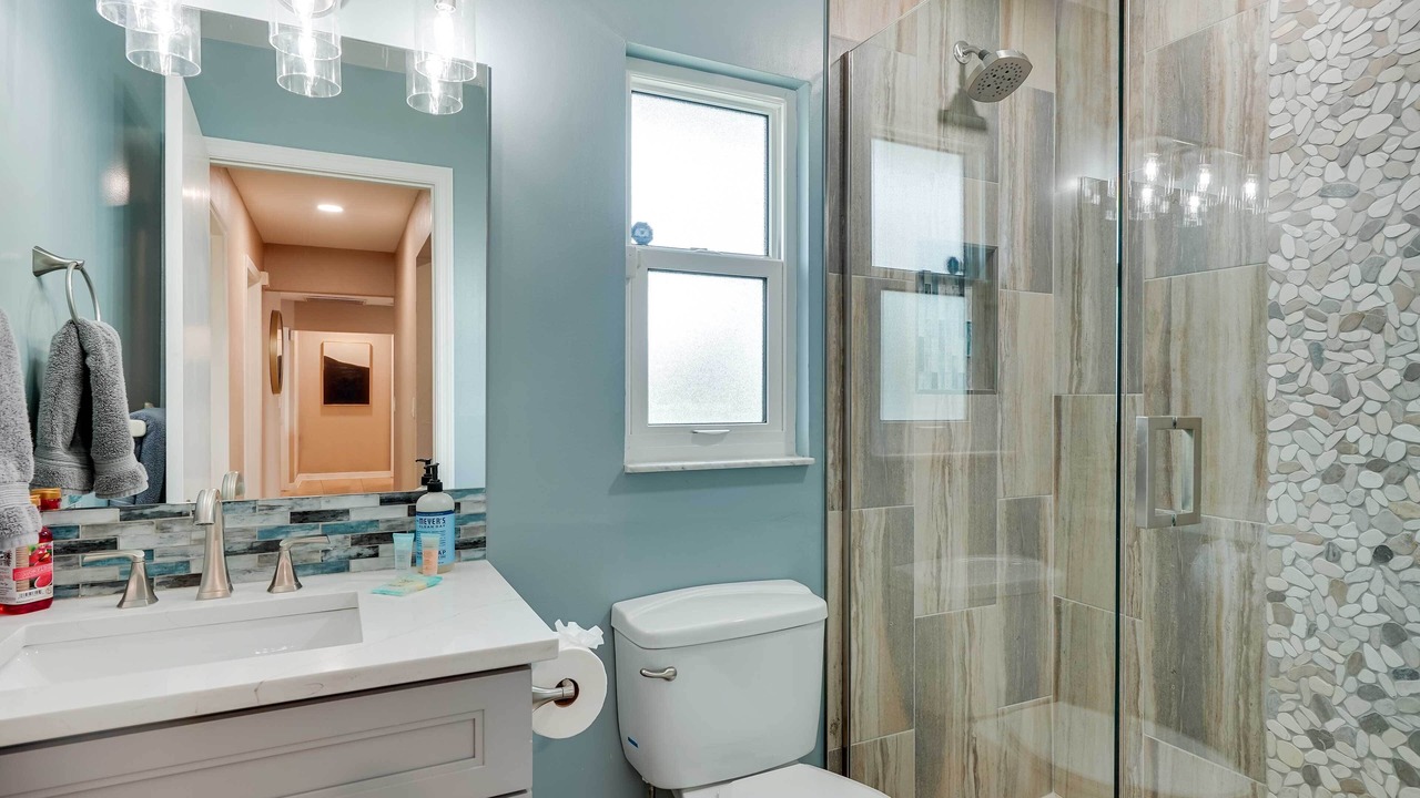 Photo of Bathroom in Caloosahatchee